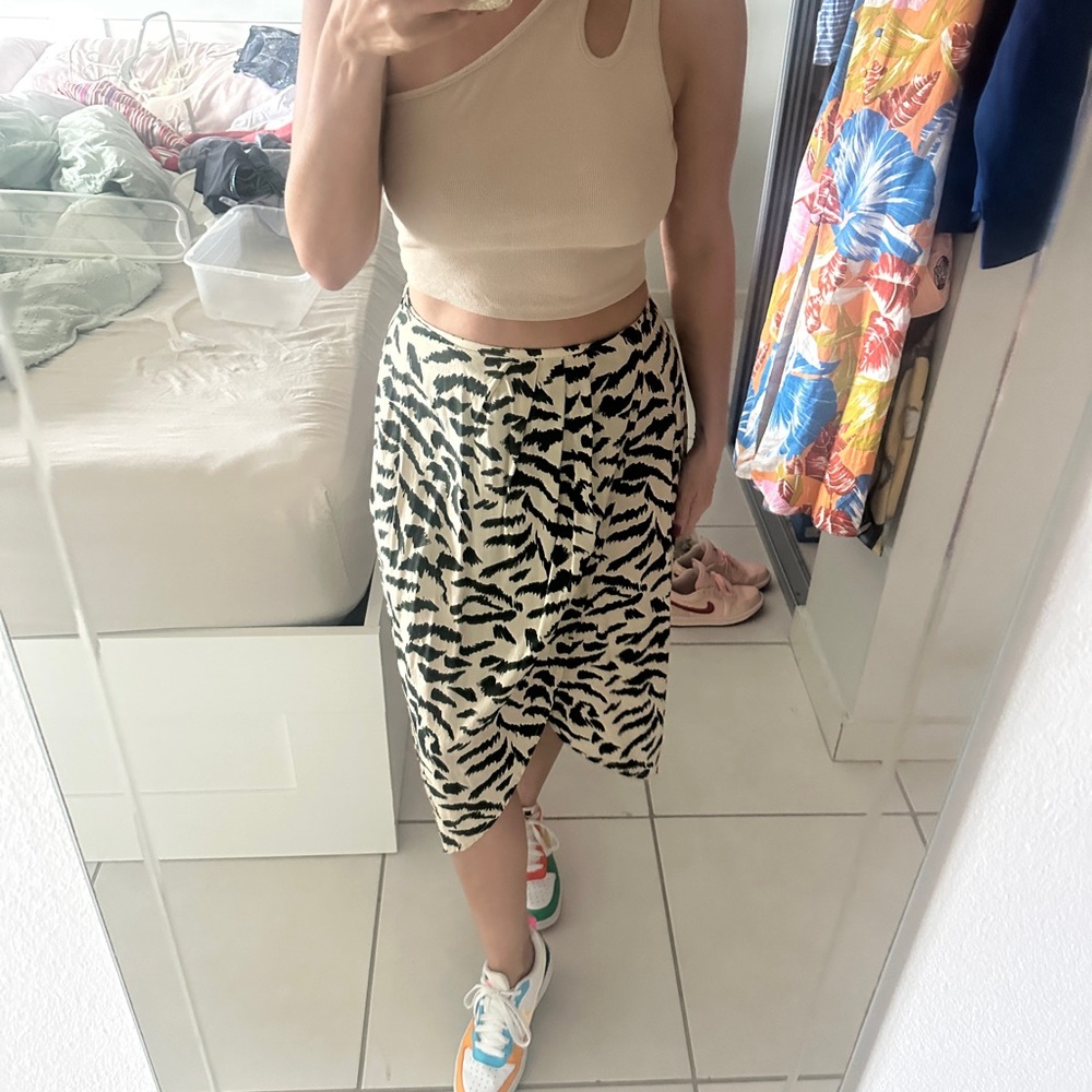 Elegant Zebra Print Midi Skirt